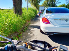 バイク絶対追い越すマン「バイク絶対追い越す！」←こいつなに