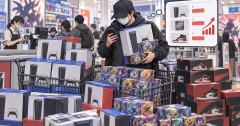 トレカ・漫画誌を買い占める『転売ヤー』の言い分「こちらも相当努力している」「株も不動産も転売。この行為が悪なら何も売れなくなる」