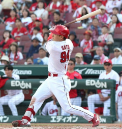 カープ佐藤啓介、バックスクリーン弾で9月3発目！←残り試合はスタメン固定するべき？