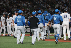 伊藤大海と西武・黒田コーチが一触即発にらみ合い　両軍入り乱れて試合中断