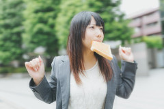 親友が私の結婚に反対する。あんなに応援してくれてたじゃない！一生懸命説得したら「ノロケてんじゃねーよ！」と酎ハイぶっかけられた…→親友が結婚に反対する理由に『頭おかしい』