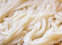 【画像】丸亀製麺、この量でたったの2000円だったwwwwwww