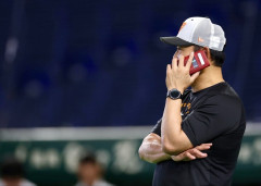 橋上監督代行、クレカがノーマルカードwwwwwwwwwwwwwwwwwwwwwwwwwwwwwwwwwwwwwwwwwwww