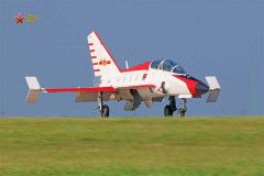 中国海軍航空大学所属のJL-9G練習機、空中戦闘訓練演習で離陸準備！