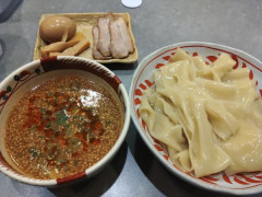 YouTuberヒカルの店でつけ麺食べてきた