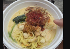 【速報】冷やしカニラーメン、店内拭き取り調査でウンコの付いた手で調理していた事が発覚!!!!