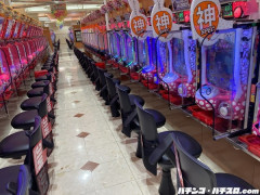 「パチ屋でお遊技中の客と従業員1000人」「三越でお買い物中の客と従業員1000人」←お前がスーパーマンだったらどっちを救う？？？
