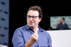 【悲報】AI開発企業CEO、AIが「6〜12カ月以内にインターネット全体を乗っ取る可能性」を警告
