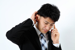 職場の人「ここはホワイト企業だよ」→「トイレと昼休憩以外で事務所出るの禁止」私「午後に2～3時間外で遊びたいのに…」