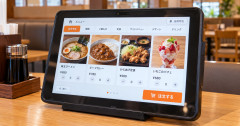 高齢者「おい！注文！」店員「タッチパネルからお願いします」高齢者「面倒臭いことできるか！」