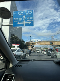 【謎画像】 車のハッチバック、とんでもない場所で見つかるｗｗｗｗｗ