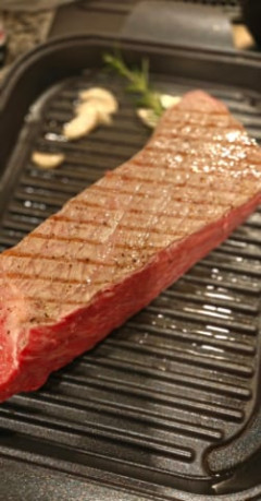 【画像】ワイ将軍、ガチでローストビーフを焼き始めるｗｗｗｗ🥩