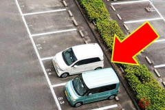 【困惑】ガラガラの駐車場で隣に停めた人、撮影されSNS公開