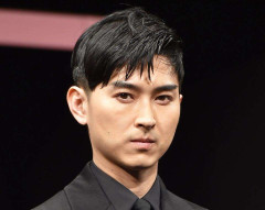 松田翔太41歳に　超久々！モデル妻とお揃いコーデの２ショで感謝　183cmと165cmの長身美男美女カップルが尊い！