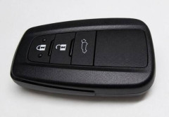 トヨタディーラーの閉店間際にスマートキーのバッテリー交換してもらいに行った結果…