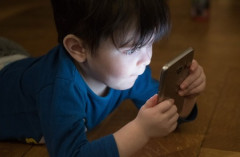 【我が子はドパガキ？】「スマホがないと店で騒ぐ」「アニメは2倍速」　親たちが恐れる“子の異変”と専門家が語る対策