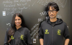 【画像】小島秀夫監督とXBOXシャルマCEOがコジプロスタジオで記念撮影！お揃いロゴパーカー着て仲良くニッコニコ