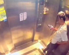 【動画】なにそれ怖い。中国のエレベーターで撮影された奇妙な事故。