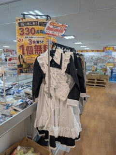 【画像】メイド服330円で売ってるんだが