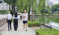 「皇居ラン」の迷惑問題に苦しむ日本…狭い歩道で並んで走り、歩行者の通行を妨害