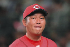 新井貴浩さん（今年監督4年目）は辞任しないで自分が責任持ってチームを再建させるべきという風潮
