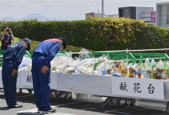イオンモール熊本爆発事故の献花台　ちいかわ女子がちいかわグッズを窃盗