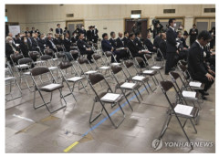 佐渡金山追悼式、韓国側欠席（椅子はそのまま）→韓国メディア「椅子を撤去しないのは欠席を強調するためだ」→椅子撤去→韓国メディア「日本はもはや椅子すら用意していない」……どうしろと