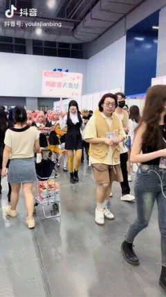 【動画あり】アーニャのコスプレ行列、美少女しかいない