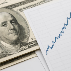 一時5%超 米国株、高値更新へ新たな壁   #米長期金利 |  金利がそんなに付くならリスクとって株買う必要ねえな  |  アメリカ大統領の人災から始まってるのが終わってるよな