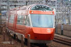 【超衝撃】小田急ロマンスカー、ついに『衝突』してしまう！！！！！！