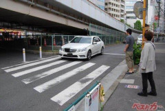【困惑】彡(^)(^)ミ「横断歩道やんけ！渡ったろ！」🚗「ブーッ！🎺ブギーッ！🎺」