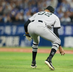 【巨人】延長12回に悪夢…マルティネスがまさかの悪送球