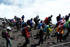 【悲報】登山者「あかん死ぬぅ、、助けに来て」救助隊「お金かかるけどいい？」登山者「・・・」