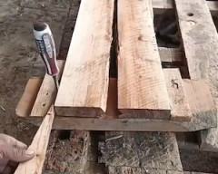 【動画】大きくひび割れた木材を修復する作業の様子（ノ∇`）