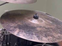 私は家で楽器の演奏はしない。そんな趣味もない → でもドラムセットだけは買おうと思った…