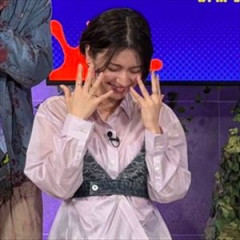 【画像】Lynnさん、うっかり服の上からブラをつけて生配信ｗｗｗｗ