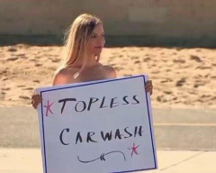 【動画あり】金髪美女「トップレス・カーウォッシュはいかが？」