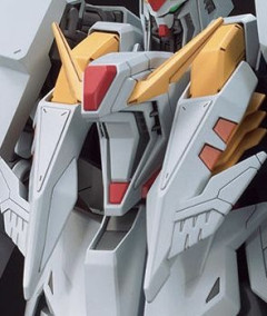 Ξガンダムのことすごく好きなんだけどこの胸の左右の直角三角形型モールドだけは好きになれない…