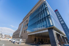 車中泊でナイフ所持「逮捕まで8時間拘束」薬も飲めず自販機も制限　八王子警察署