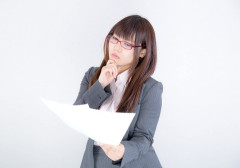 バイトの子が職場の前で路上駐車を止めてくれない。彼女、すぐにキレるから関わりたくないんだよね。でもある日、彼女の車にオキアミ入りのシャワーぶっかけられて半べそかいてたから