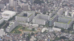 【悲報】5歳男児、マンションから転落して救急搬送されるも死亡