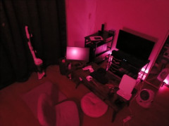 【画像】無職だけど部屋の照明ピンクにした