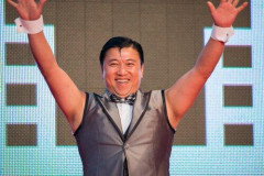 【悲報】スギちゃん、電車でよろめく人への舌打ちに「もぉ終わってるぜぇ」・・・・・・・・・