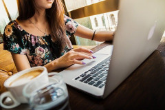【悲報】彼女が本名でインターネッツやってる馬鹿だった。。。