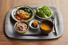 【悲報】社食、一気に値上げしてガチで閉店寸前・・・・・・・・・