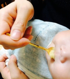 最近、妻が子供の離乳食を手作りしてるけど、子供があんまり食べてくれないｗｗ