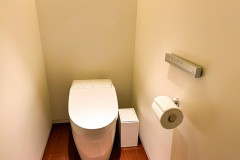 【研究】トイレの水を流すと菌が「息をする高さ」まで舞い上がると判明