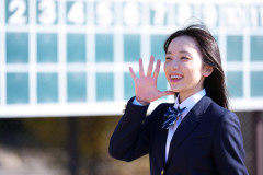 【画像】野球観戦中のJK集団さん、テレビカメラに撮影されてしまうwwwwwwwww