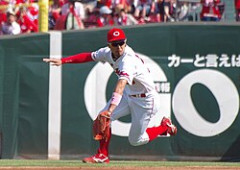⁉️広島・菊池涼介が同僚選手に「ライターで炙ったフォークを押し当てた」加害証言 -2chまとめ-