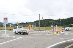 秋田県初のラウンドアバウト導入　実験初日、中央部分に車が衝突する事故
